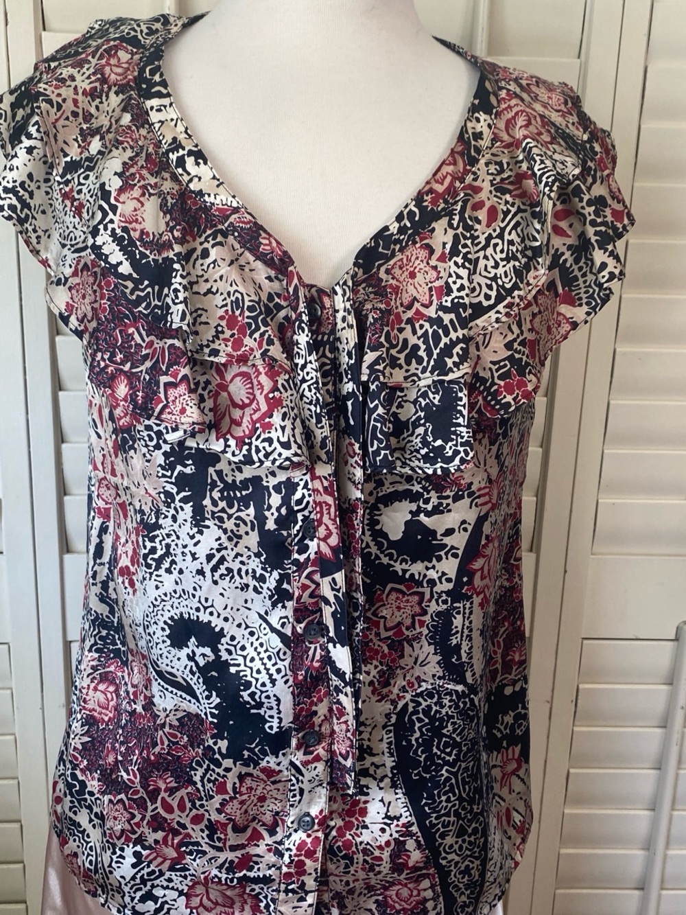 Banana Republic Silk Ruffle Blouse in Burgundy Paisley - Picture 3 of 5